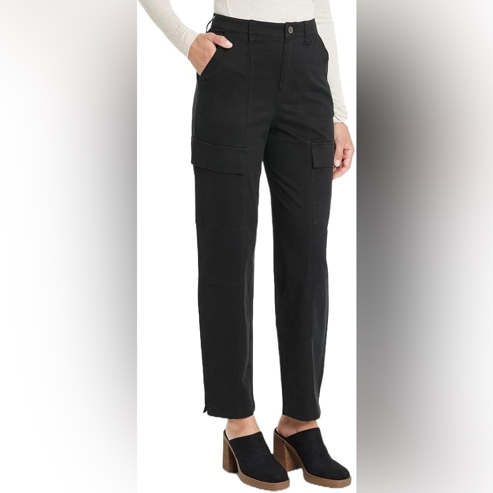 Women's High-Rise Loose
Fit Utility Cargo Pants Universal Thread